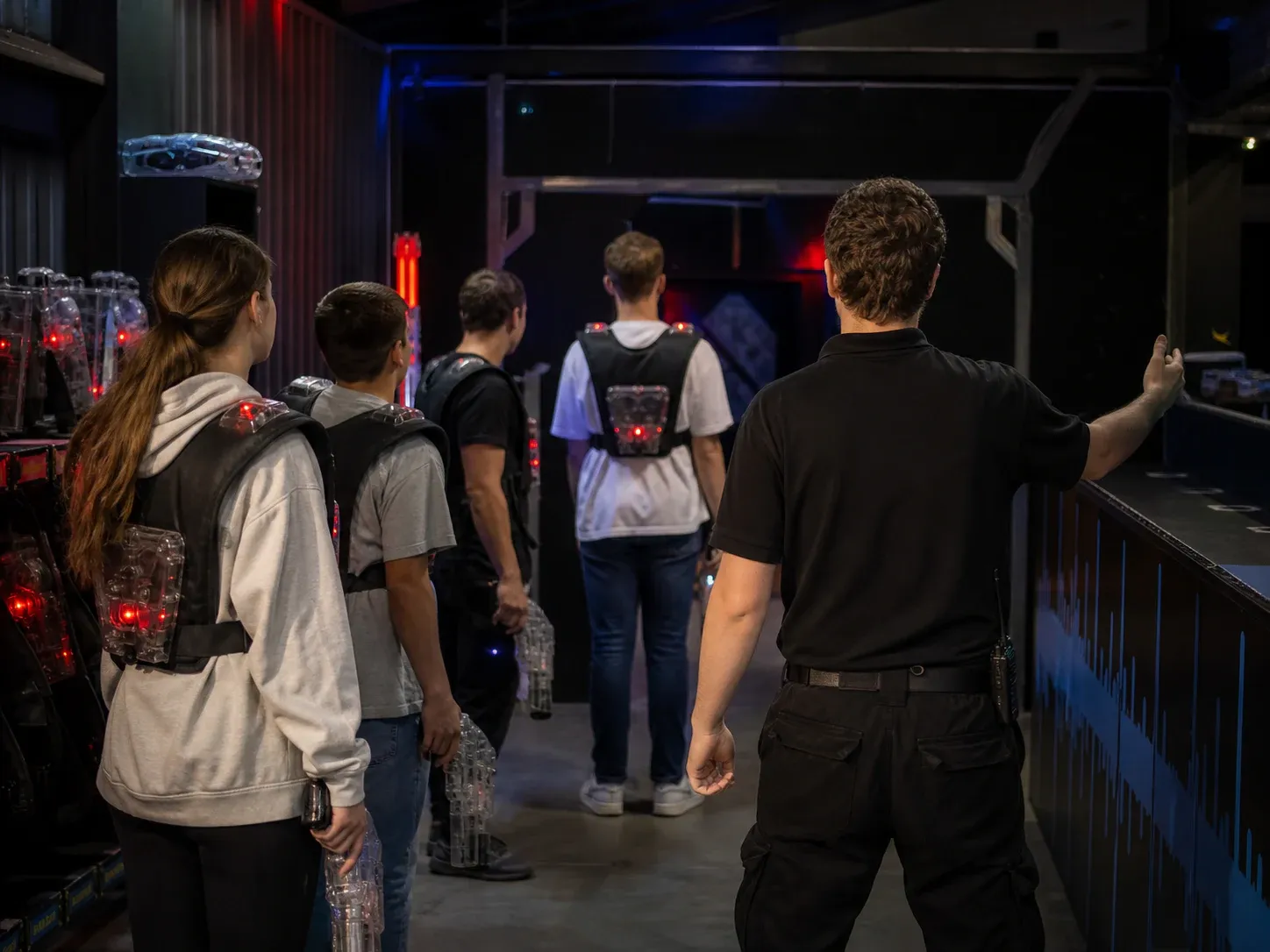 Briefing vor dem Spiel. KI-generiertes Bild.